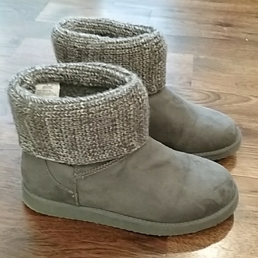 Womens gray sweater top boots size 7